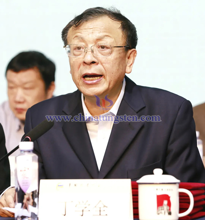 丁學(xué)全作理事會(huì)工作報(bào)告《新起點(diǎn)、新?lián)?dāng)、新作為，奮力開創(chuàng)鎢行業(yè)高質(zhì)量發(fā)展新局面》